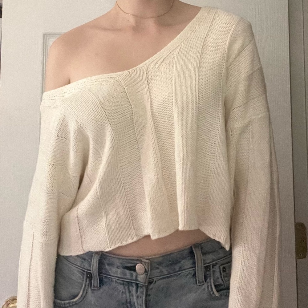 Urban Outfitters Sz Small, Cream/White Cropped Sweater